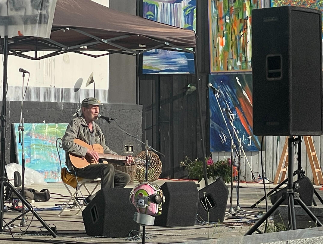Jiří Schmitzer na Letńáku v kině v Českém Krumlově. Hudební festival v Českém Krumlově